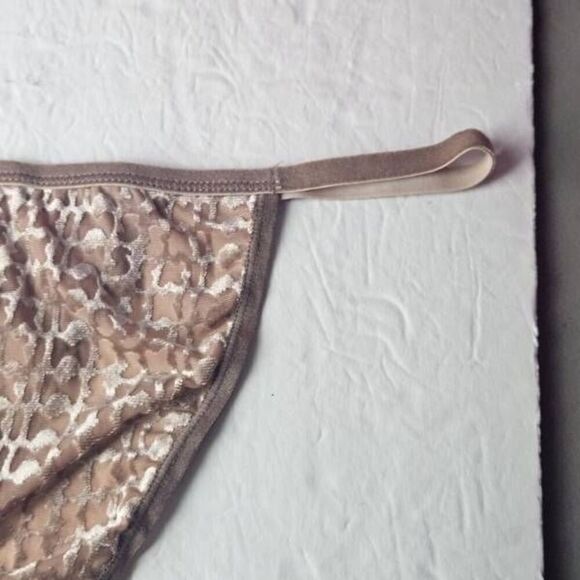 SKIMS LOGO FLOCKED SIDE STRING PANTY NWT - Picture 6 of 9